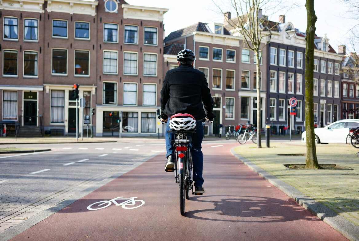 Fietsongeval slachtoffer na aanrijding - beschadigde fiets en letselschade na verkeersongeval